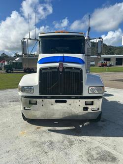 2014 Kenworth T300 Series T359