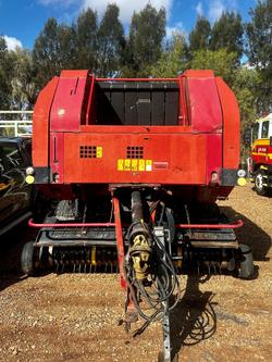 2004 New Holland Br740