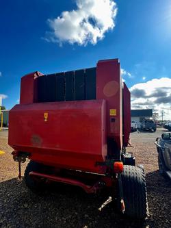 2004 New Holland Br740