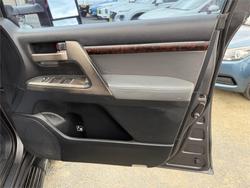 2010 TOYOTA LANDCRUISER VX (4x4)