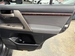 2010 TOYOTA LANDCRUISER VX (4x4)