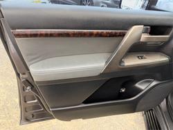 2010 TOYOTA LANDCRUISER VX (4x4)