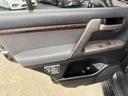 2010 TOYOTA LANDCRUISER VX (4x4)