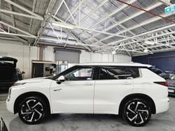 2023 Mitsubishi Outlander PHEV Exceed