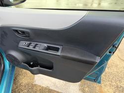2012 TOYOTA YARIS YR