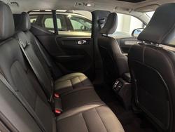 2025 VOLVO XC40