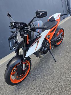 2026 KTM 990 Duke R Duke Black