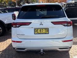 2022 Mitsubishi Outlander LS