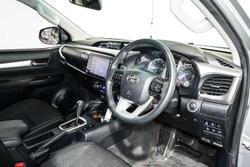 2022 Toyota Hilux SR5