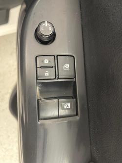 2018 Toyota Hilux Workmate TGN121R 4x2 Glacier White