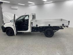 2018 Toyota Hilux Workmate TGN121R 4x2 Glacier White