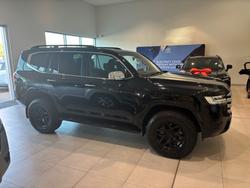 2024 Toyota LANDCRUISER LC300 3.3L V6 DSL Sahara 7 Seats