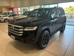 2024 Toyota LANDCRUISER LC300 3.3L V6 DSL Sahara 7 Seats