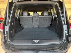 2024 Toyota LANDCRUISER LC300 3.3L V6 DSL Sahara 7 Seats