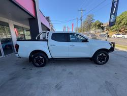 2022 Nissan Navara ST-X