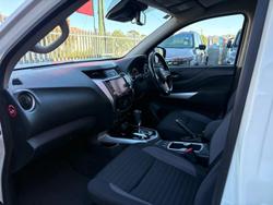 2022 Nissan Navara ST-X