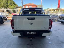 2022 Nissan Navara ST-X