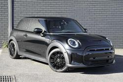 2022 MINI Hatch Cooper SE MINI Yours