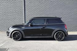 2022 MINI Hatch Cooper SE MINI Yours