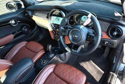 2022 MINI Hatch Cooper SE MINI Yours