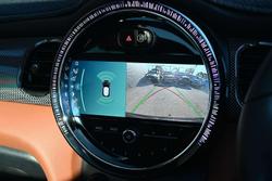 2022 MINI Hatch Cooper SE MINI Yours