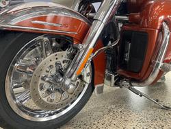2014 Harley-Davidson CVO Ultra Limited (FLHTKSE) CVO Silver