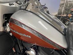 2014 Harley-Davidson CVO Ultra Limited (FLHTKSE) CVO Silver