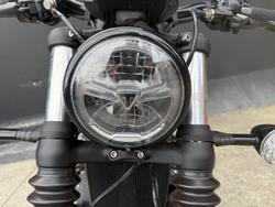 2025 Triumph Bonneville Bobber Bobber Black