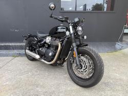 2025 Triumph Bonneville Bobber Bobber Black