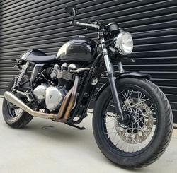 Triumph Thruxton 900
