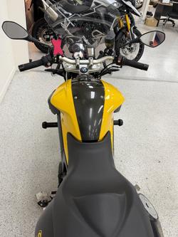 2011 BMW Motorrad F 800 R Yellow