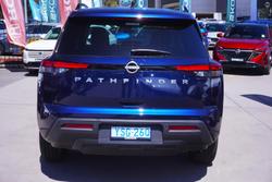 2024 Nissan Pathfinder ST-L
