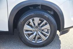 2024 Nissan Pathfinder ST-L