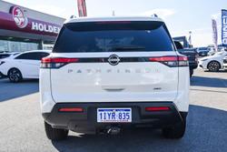 2024 Nissan Pathfinder ST-L