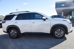 2024 Nissan Pathfinder ST-L