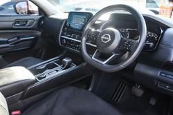 2024 Nissan Pathfinder ST-L