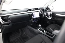 2024 Toyota Hilux SR5 48V