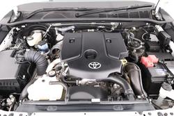 2024 Toyota Hilux SR5 48V