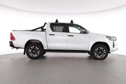 2024 Toyota Hilux SR5 48V