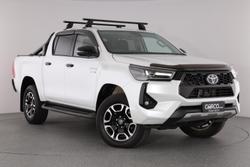 2024 Toyota Hilux SR5 48V