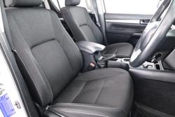 2024 Toyota Hilux SR5 48V