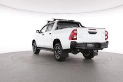 2024 Toyota Hilux SR5 48V