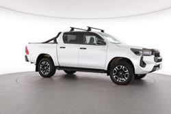 2024 Toyota Hilux SR5 48V