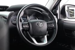 2024 Toyota Hilux SR5 48V