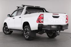 2024 Toyota Hilux SR5 48V