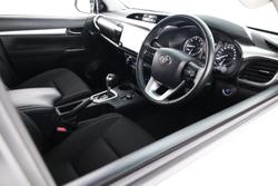 2024 Toyota Hilux SR5 48V