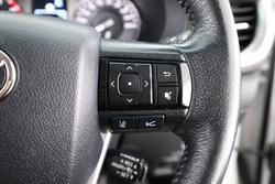2024 Toyota Hilux SR5 48V