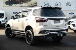 2020 Isuzu MU-X Onyx Edition