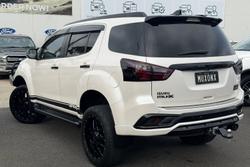 2020 Isuzu MU-X Onyx Edition