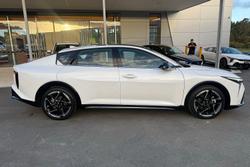 2024 Kia K4 GT-Line